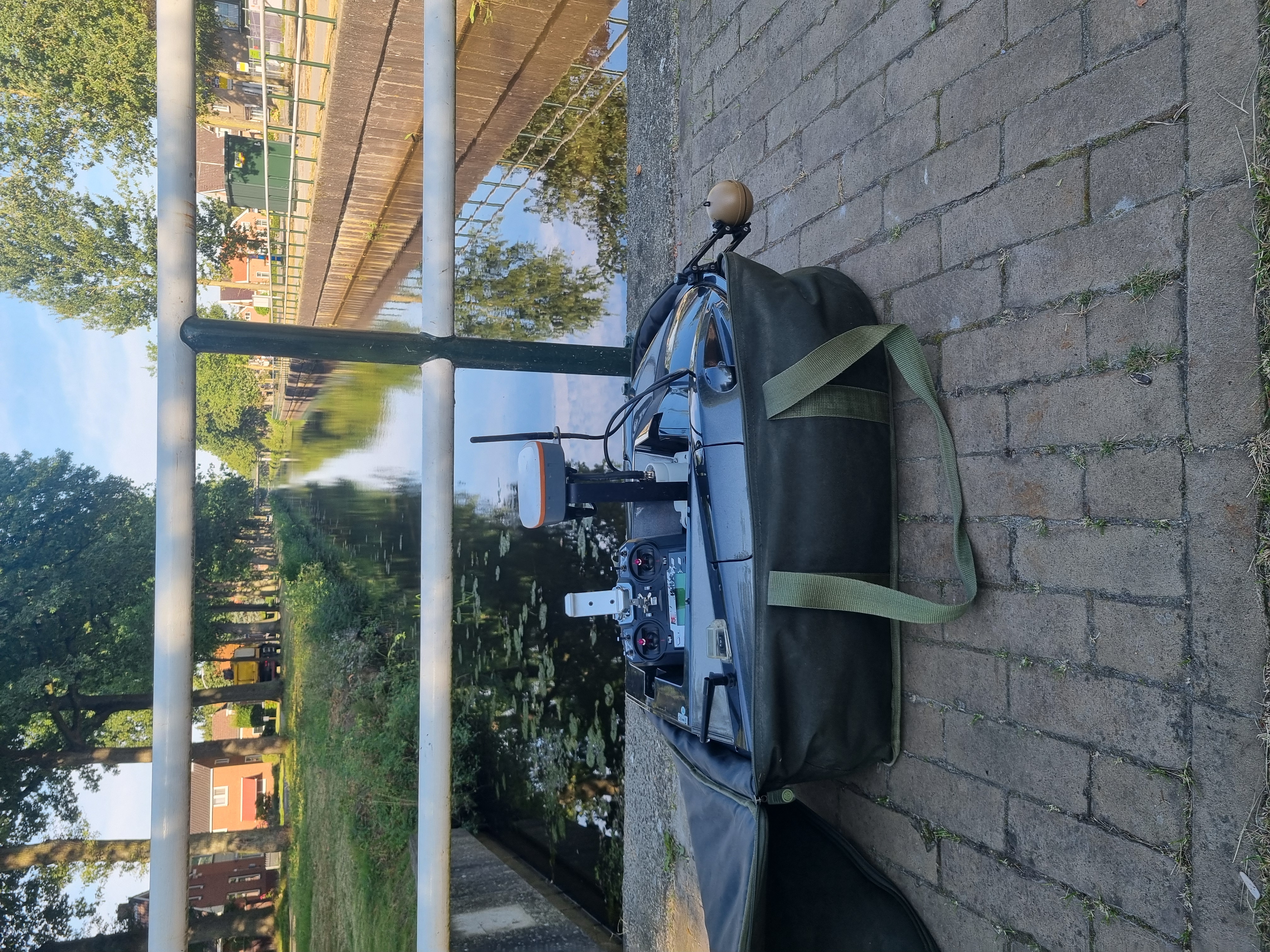 Meetwerk bij een watergang